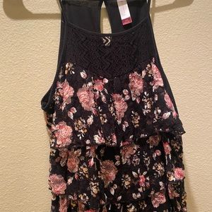 No boundaries Large floral tank top